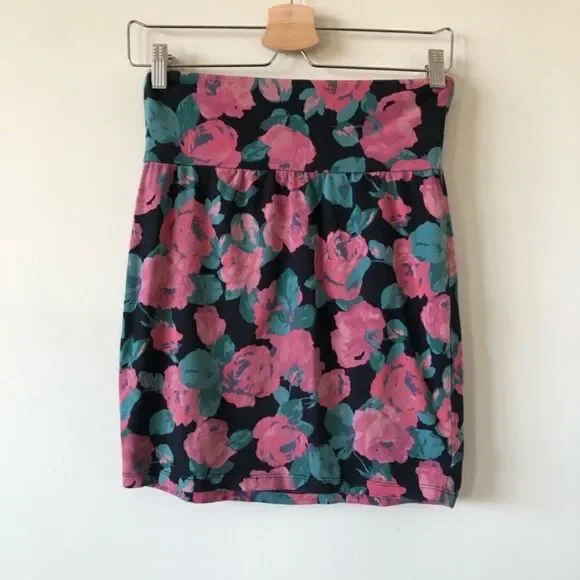 Talula High Waist Rose Mini Skirt (Size:Medium) - Picture 2 of 4
